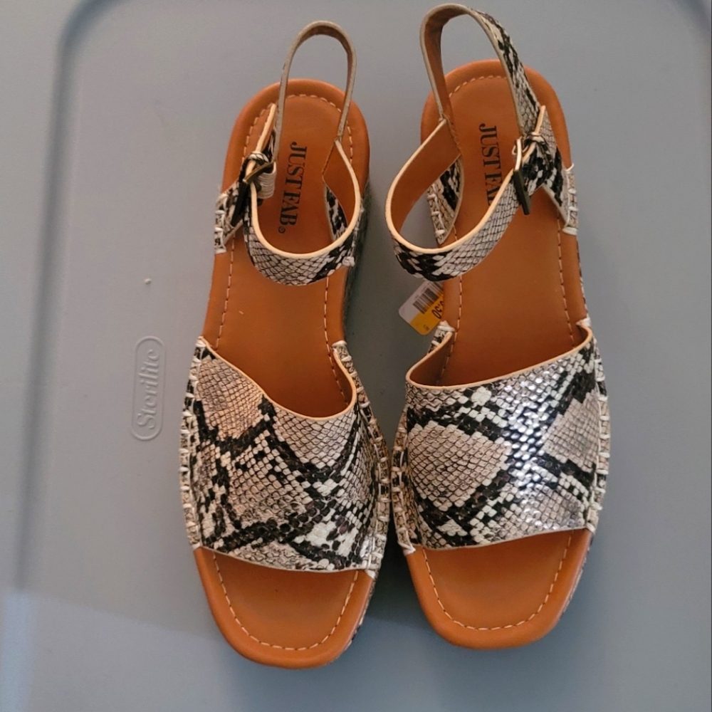 EUC. Justfab, animal print wedge sandals, size 8.